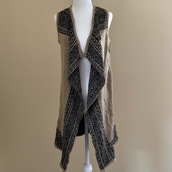 Almost Famous-Black and Tan Sweater Vest - Picture 1 of 4
